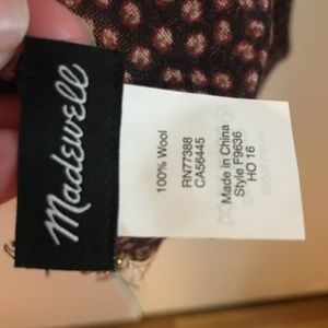 Used Madewell scarf. Great condition!